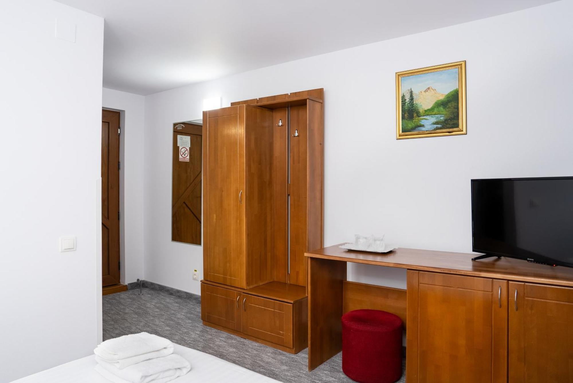 Hotel Casa De Piatra Scheia Bagian luar foto