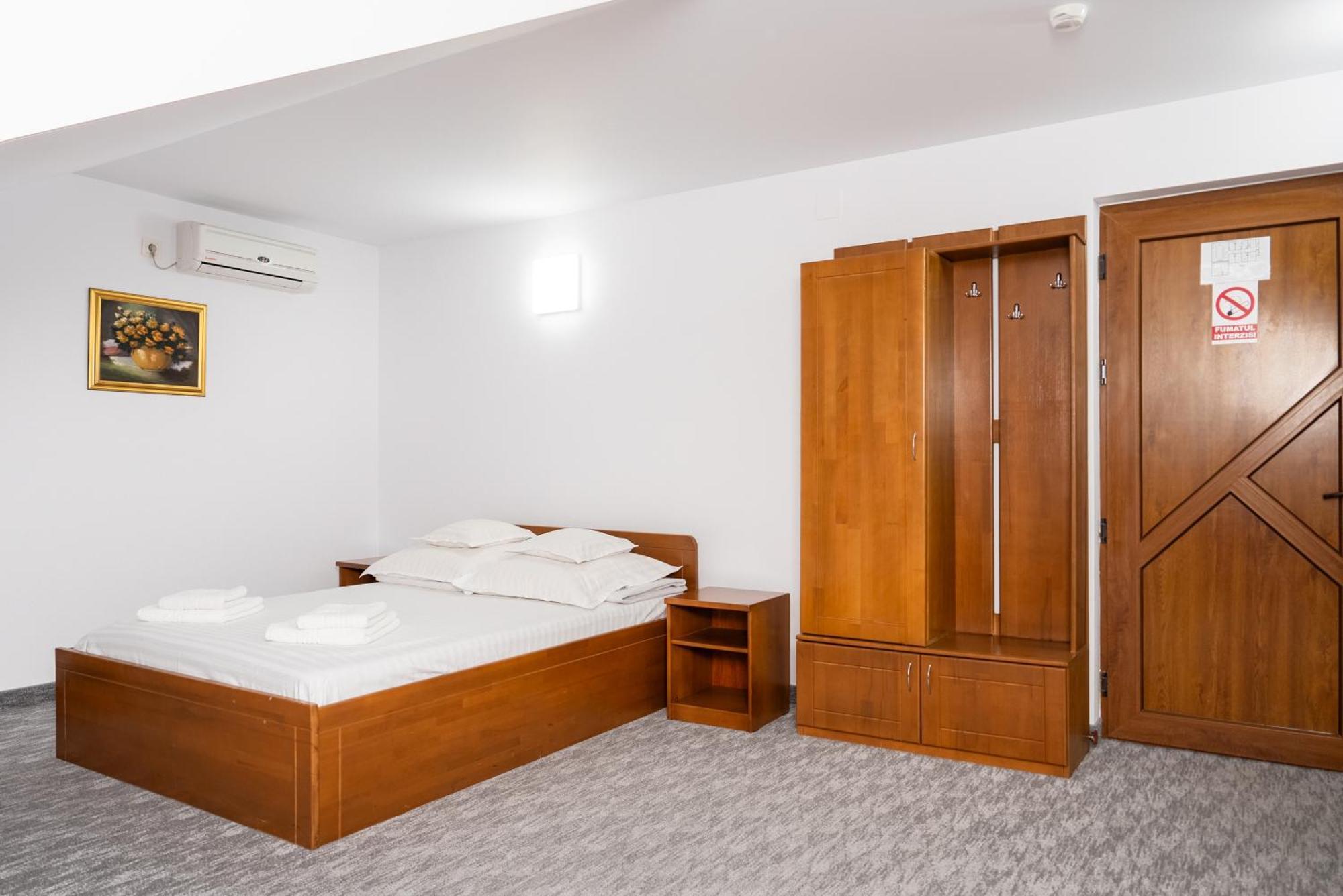 Hotel Casa De Piatra Scheia Bagian luar foto