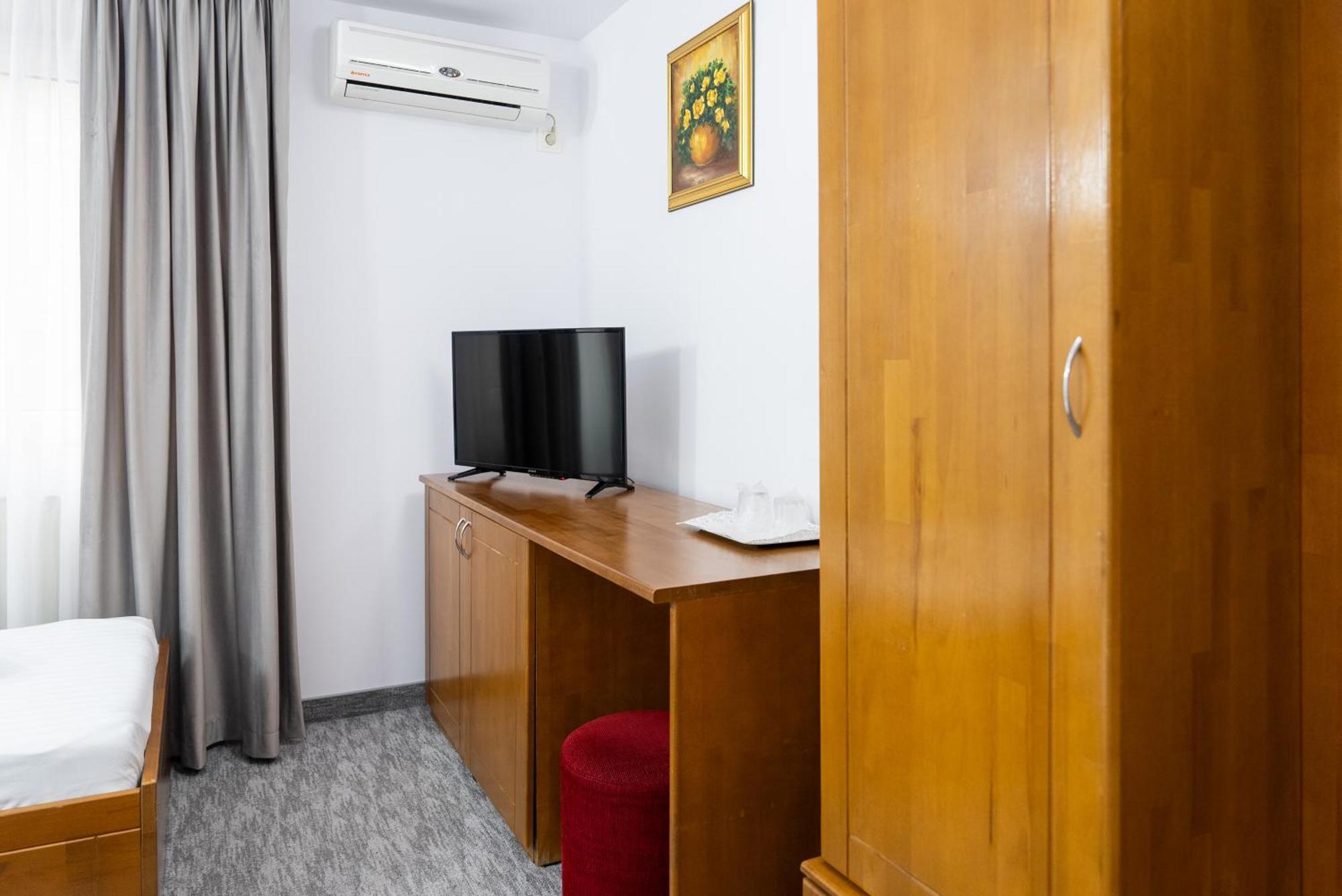 Hotel Casa De Piatra Scheia Bagian luar foto